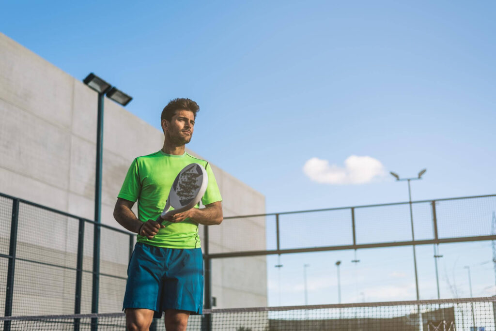 Diferencias entre técnicas de volea y bandeja en pádel